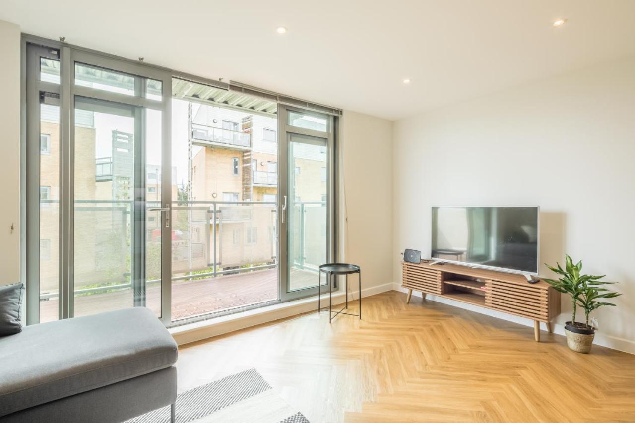 Executive 2Br Apartment Next To Station + Parking Кембридж Екстер'єр фото