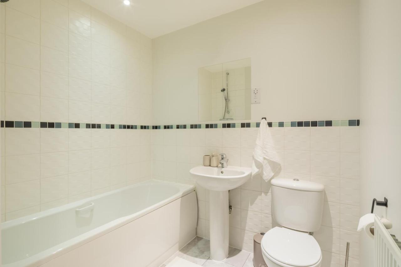 Executive 2Br Apartment Next To Station + Parking Кембридж Екстер'єр фото