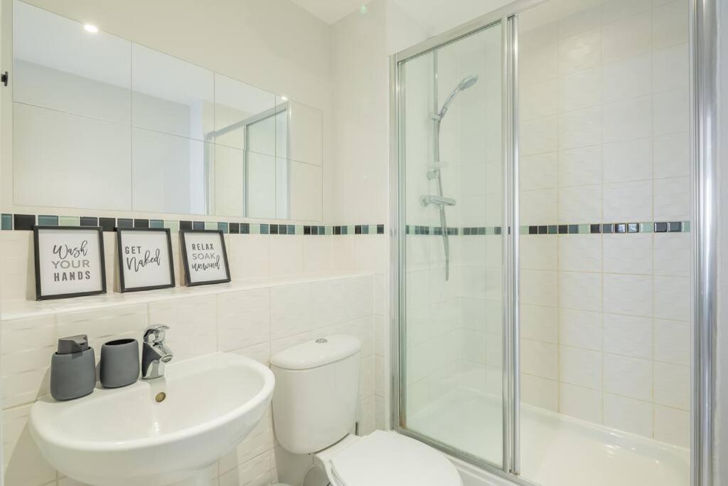 Executive 2Br Apartment Next To Station + Parking Кембридж Екстер'єр фото