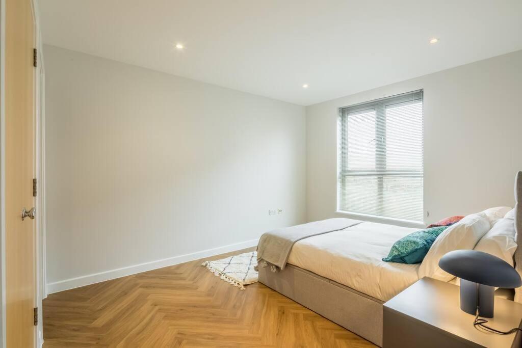 Executive 2Br Apartment Next To Station + Parking Кембридж Екстер'єр фото